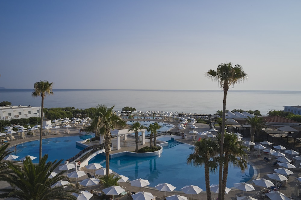Atlantica Ocean Beach Resort - All inclusive — Swimming pool in Platanias