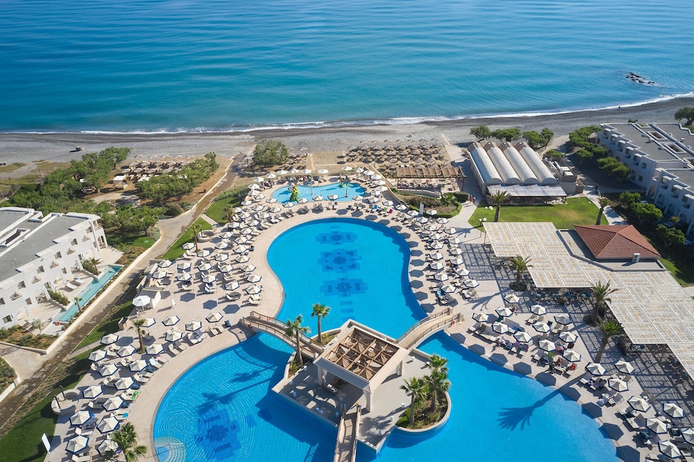 Atlantica Ocean Beach Resort - All inclusive — Swimming pool in Platanias