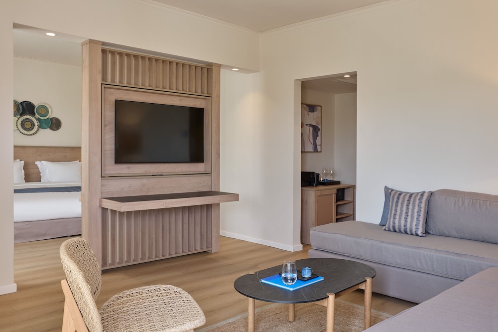 Atlantica Ocean Beach Resort - All inclusive — Hotel rooms in Platanias