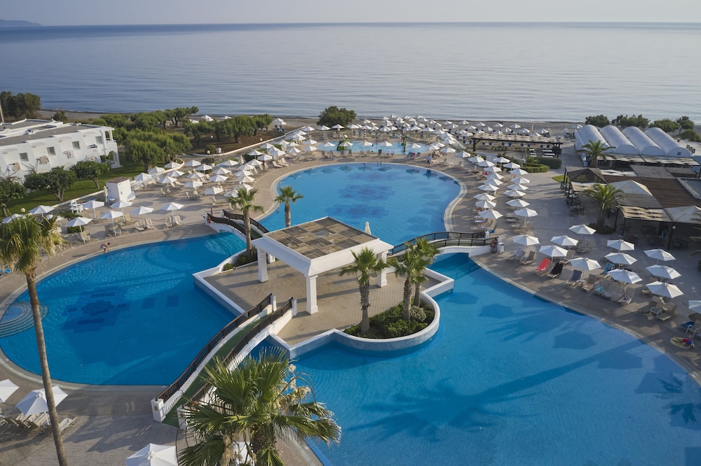 Atlantica Ocean Beach Resort - All inclusive — Swimming pool in Platanias