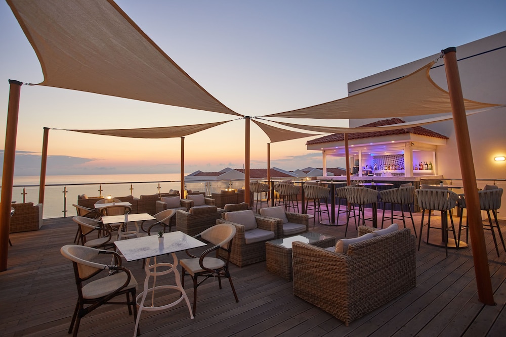 AluaSoul Zakynthos- Adults Only - All Inclusive - Hyatt Inclusive Collection — Restaurant & bars in Tsilivi, Ionian Islands