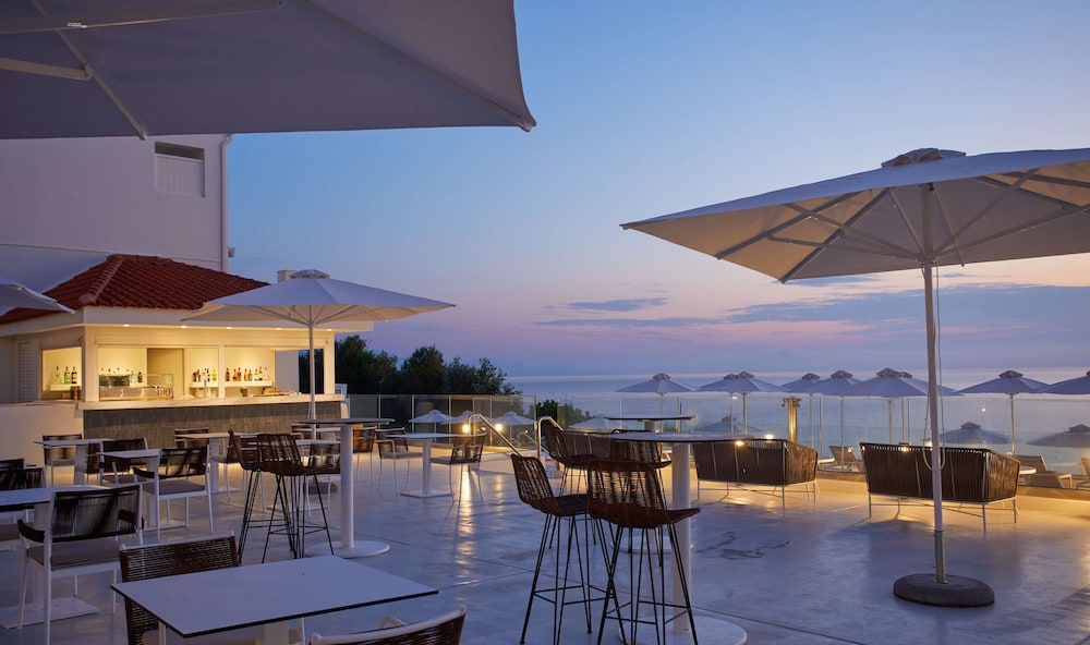 AluaSoul Zakynthos- Adults Only - All Inclusive - Hyatt Inclusive Collection — Restaurant & bars in Tsilivi, Ionian Islands