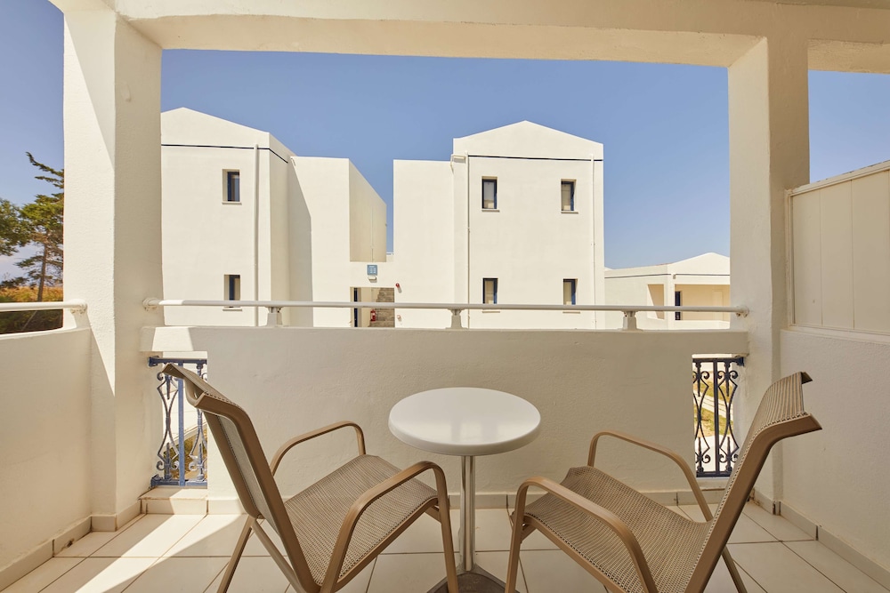 AluaSoul Zakynthos- Adults Only - All Inclusive - Hyatt Inclusive Collection — Hotel building in Tsilivi, Ionian Islands