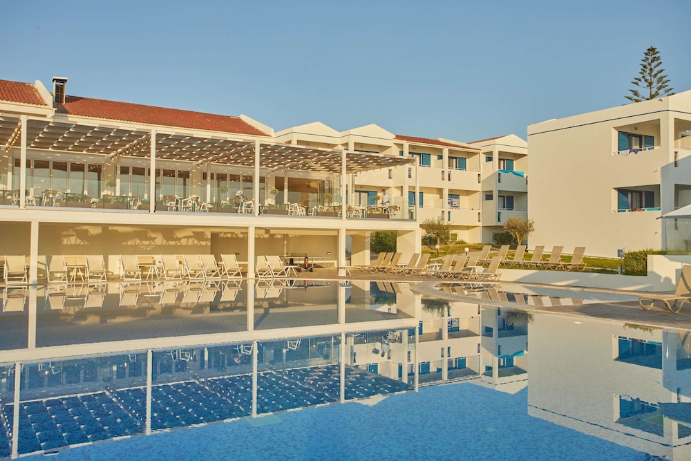 AluaSoul Zakynthos- Adults Only - All Inclusive - Hyatt Inclusive Collection — Swimming pool in Tsilivi, Ionian Islands