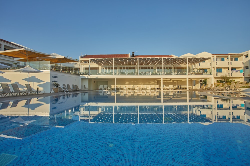 AluaSoul Zakynthos- Adults Only - All Inclusive - Hyatt Inclusive Collection — Swimming pool in Tsilivi, Ionian Islands