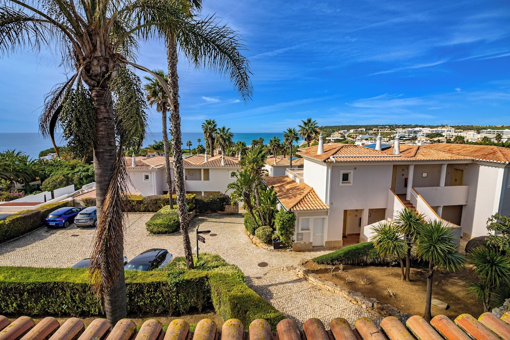 Hotel Clube Porto Mos — Hotel building in Lagos, Faro