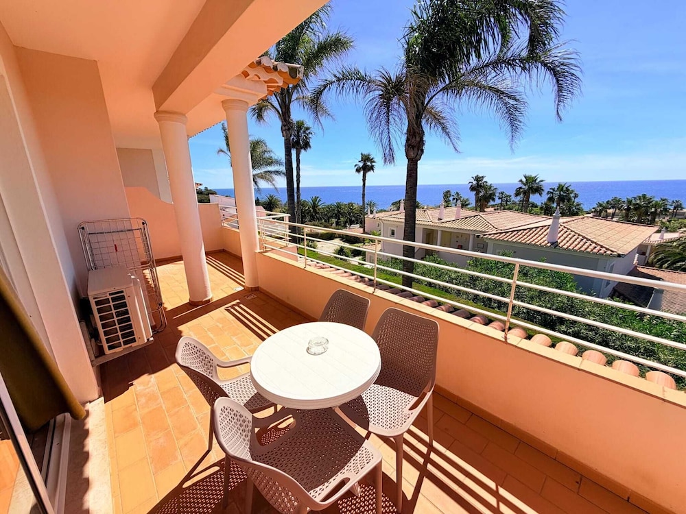 Hotel Clube Porto Mos — Hotel building in Lagos, Faro