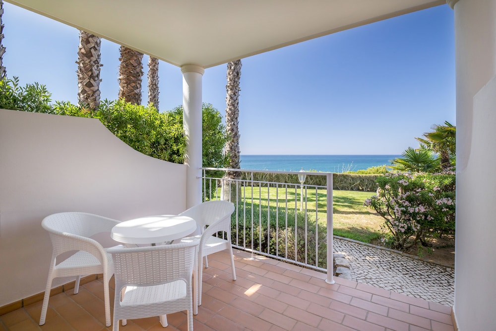 Hotel Clube Porto Mos — Hotel building in Lagos, Faro
