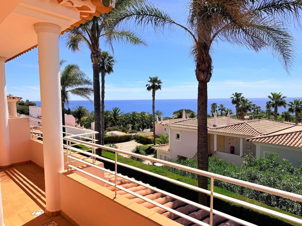 Hotel Clube Porto Mos — Hotel building in Lagos, Faro