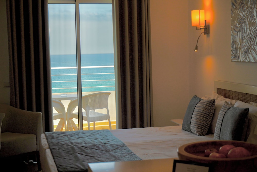Hotel Clube Porto Mos — Hotel rooms in Lagos, Faro