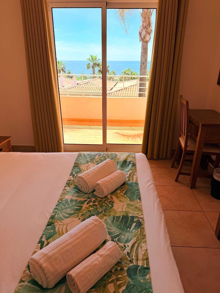 Hotel Clube Porto Mos — Hotel rooms in Lagos, Faro