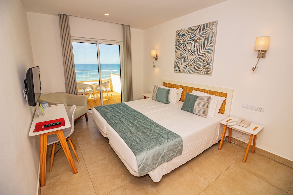 Hotel Clube Porto Mos — Hotel rooms in Lagos, Faro