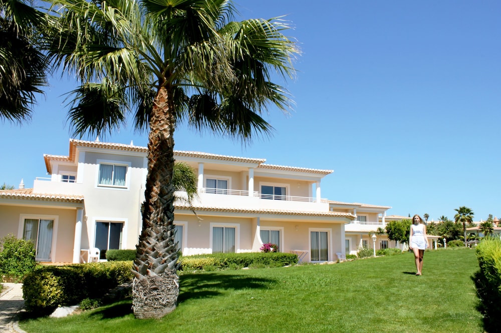 Hotel Clube Porto Mos — Hotel building in Lagos, Faro