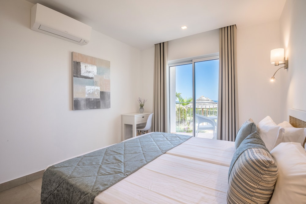 Hotel Clube Porto Mos — Hotel rooms in Lagos, Faro