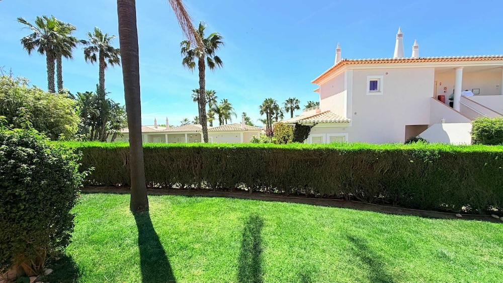 Hotel Clube Porto Mos — Hotel building in Lagos, Faro
