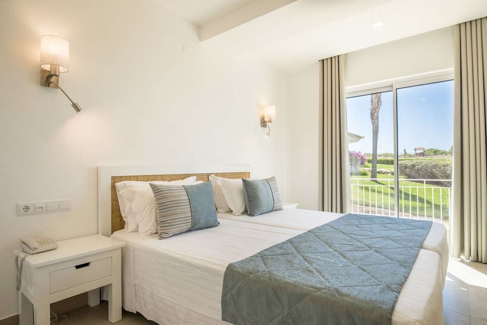 Hotel Clube Porto Mos — Hotel rooms in Lagos, Faro