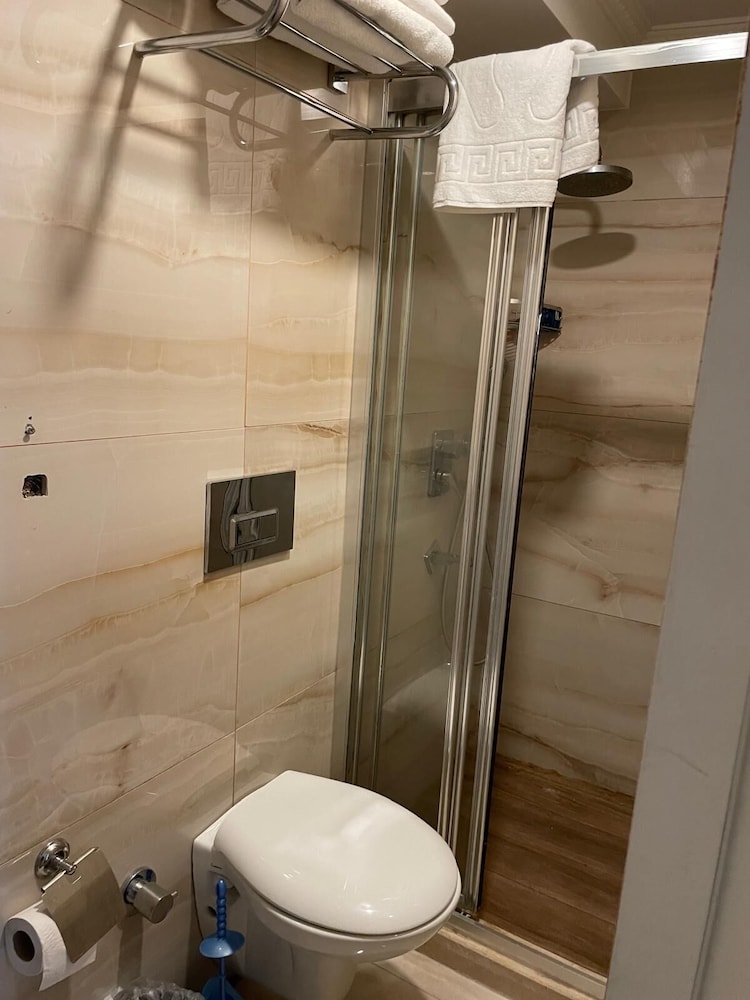 Grand Naki Hotel — Hotel rooms in Istanbul, Istanbul