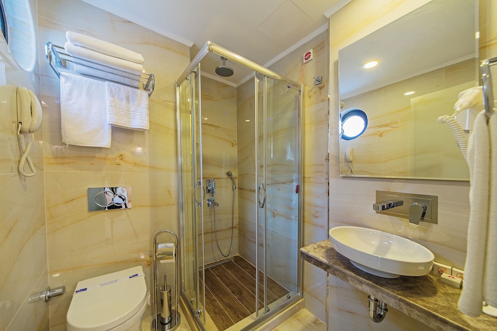 Grand Naki Hotel — Hotel rooms in Istanbul, Istanbul