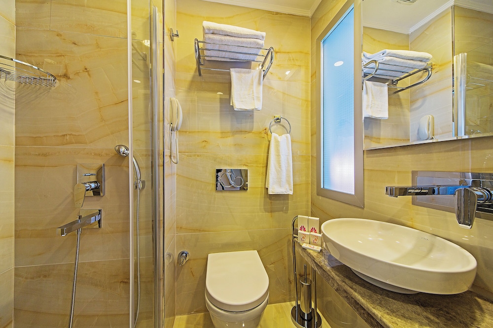 Grand Naki Hotel — Hotel rooms in Istanbul, Istanbul