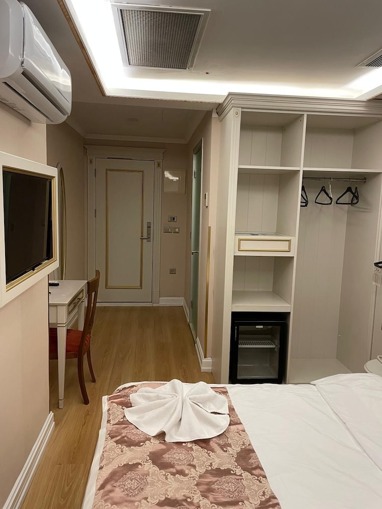 Grand Naki Hotel — Hotel rooms in Istanbul, Istanbul