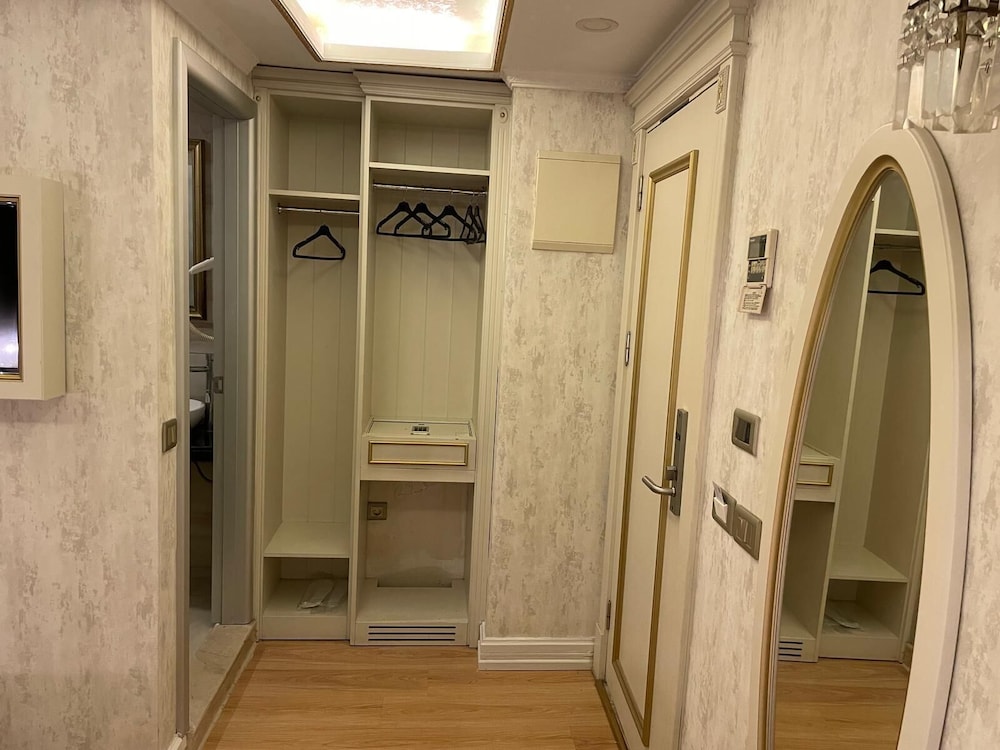 Grand Naki Hotel — Hotel rooms in Istanbul, Istanbul
