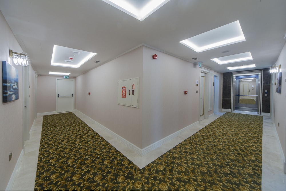 Grand Naki Hotel — Hotel building in Istanbul, Istanbul