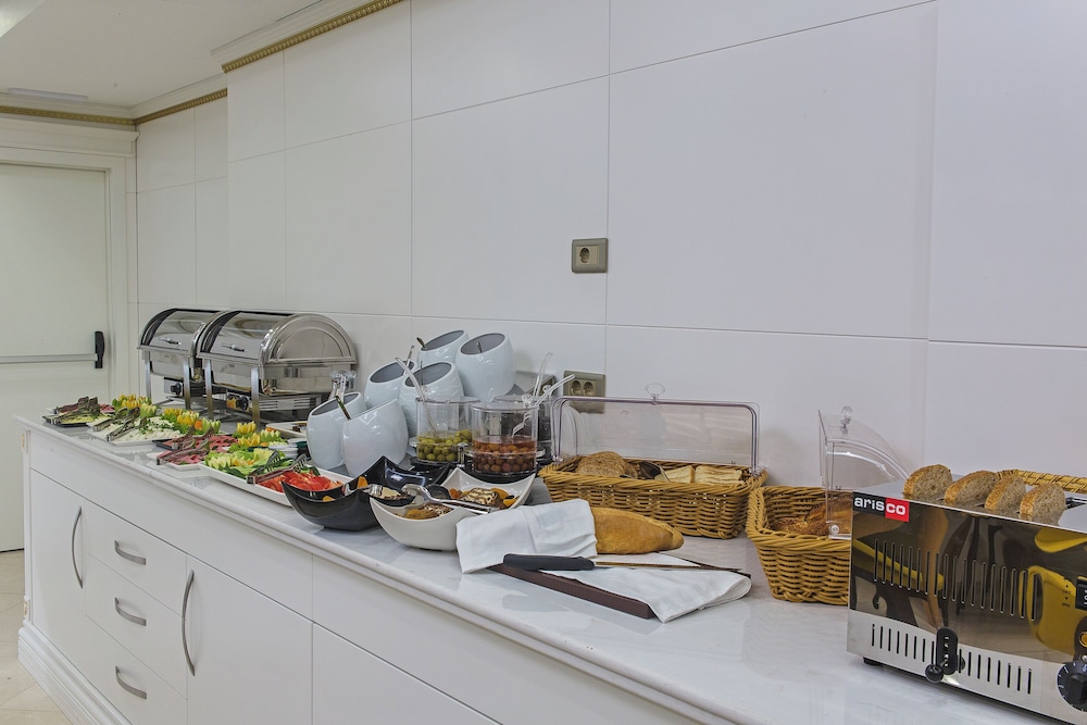 Grand Naki Hotel — Restaurant & bars in Istanbul, Istanbul