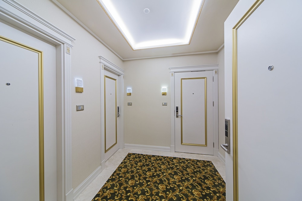 Grand Naki Hotel — Hotel building in Istanbul, Istanbul