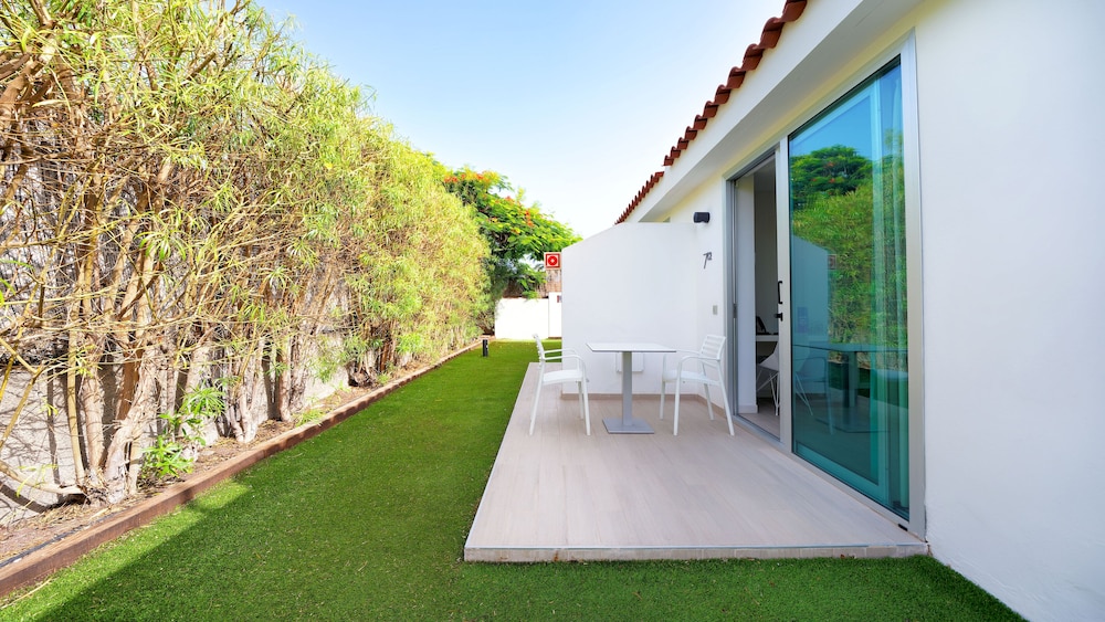 Seven Hotel & Wellness - Caters to Gay Men — Hotel building in Maspalomas, Canary Islands