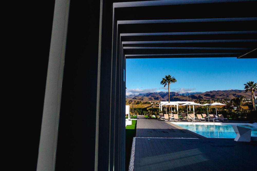 Seven Hotel & Wellness - Caters to Gay Men — Swimming pool in Maspalomas, Canary Islands