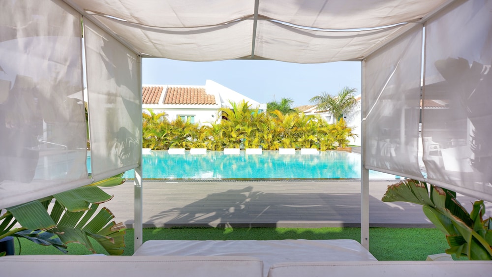 Seven Hotel & Wellness - Caters to Gay Men — Swimming pool in Maspalomas, Canary Islands