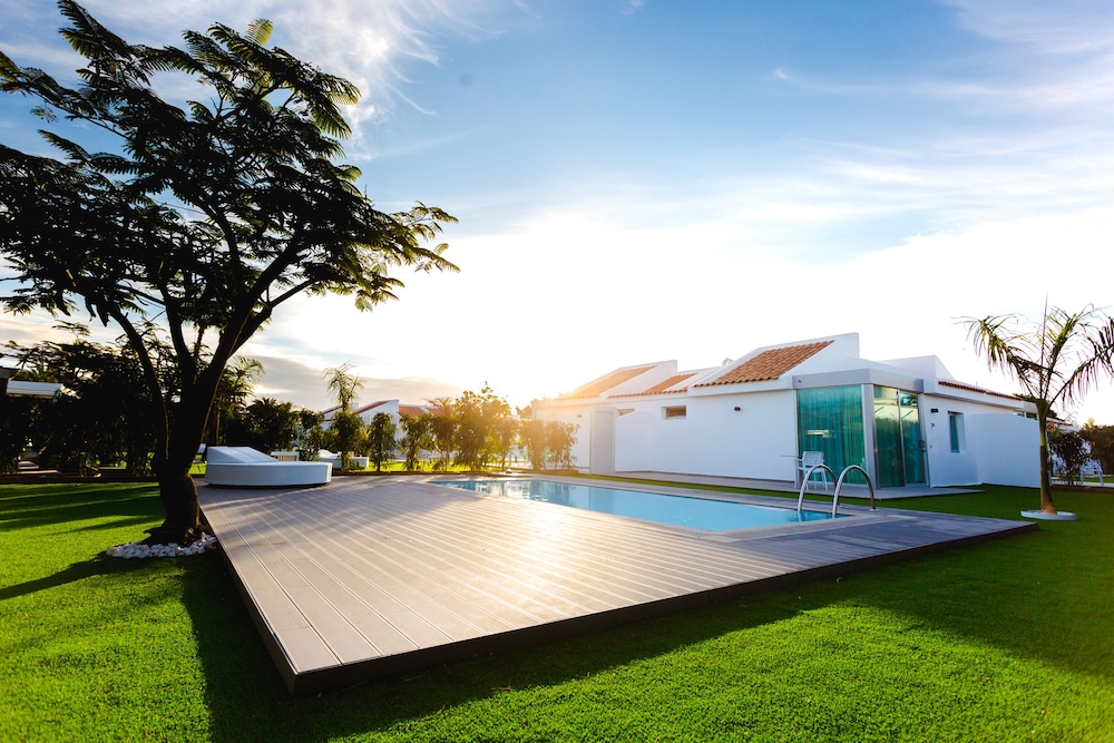 Seven Hotel & Wellness - Caters to Gay Men — Swimming pool in Maspalomas, Canary Islands
