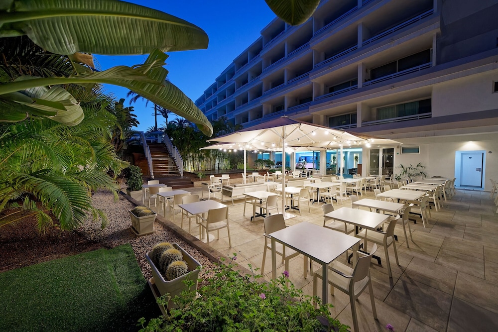 Akeah Broncemar — Restaurant & bars in Playa del Ingles, Canary Islands