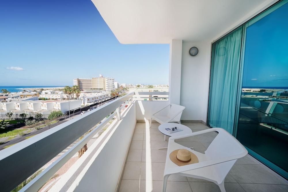 Akeah Broncemar — Hotel rooms in Playa del Ingles, Canary Islands