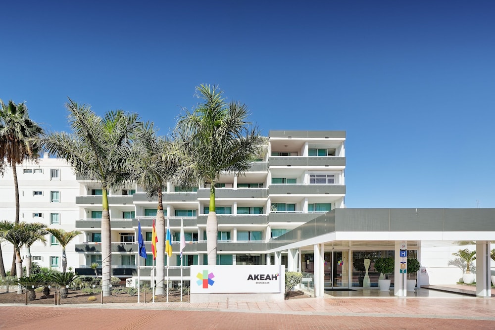 Akeah Broncemar — Hotel building in Playa del Ingles, Canary Islands