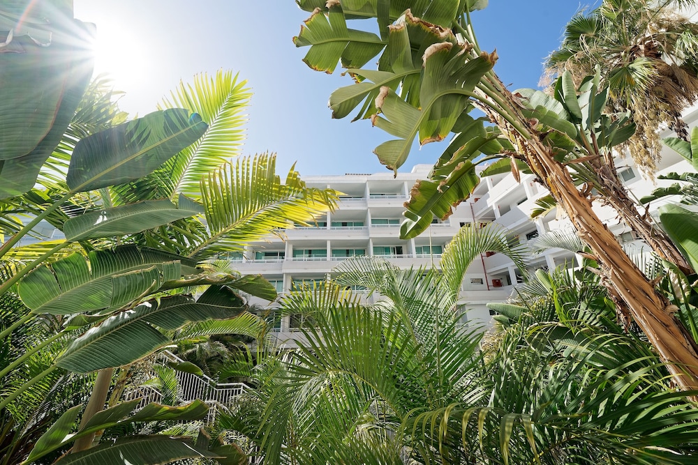 Akeah Broncemar — Hotel building in Playa del Ingles, Canary Islands