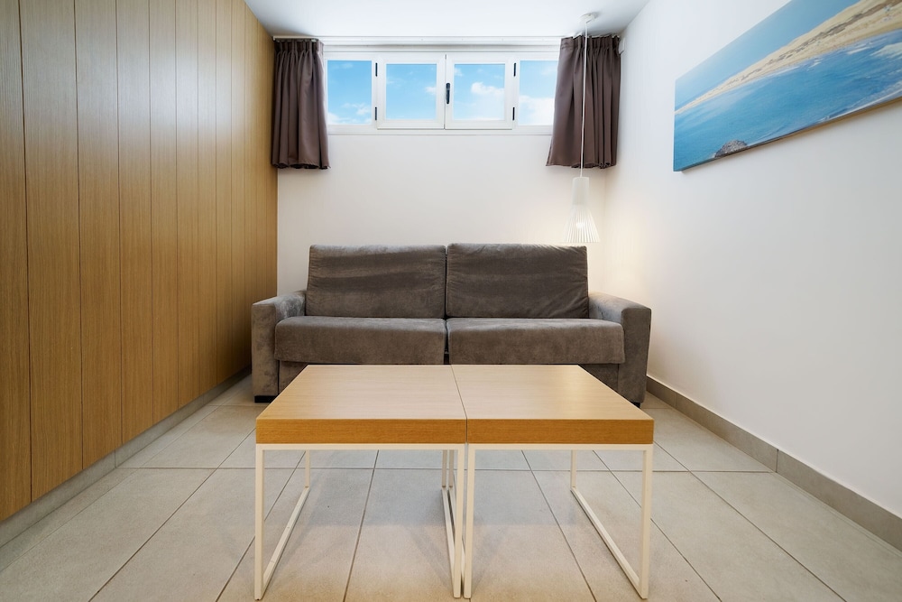 Akeah Broncemar — Hotel rooms in Playa del Ingles, Canary Islands