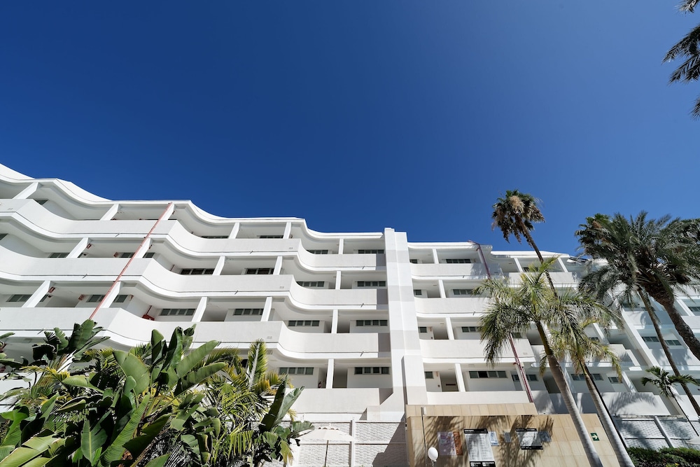 Akeah Broncemar — Hotel building in Playa del Ingles, Canary Islands