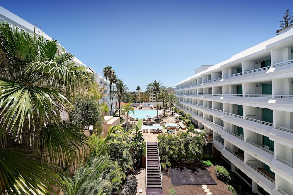 Akeah Broncemar — Swimming pool in Playa del Ingles, Canary Islands