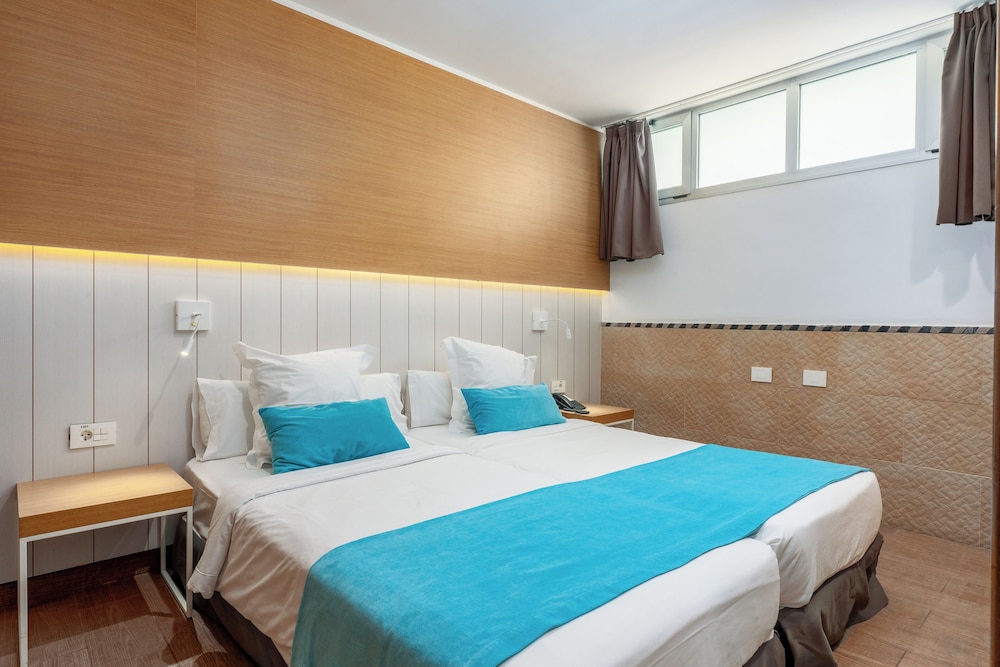 Akeah Broncemar — Hotel rooms in Playa del Ingles, Canary Islands