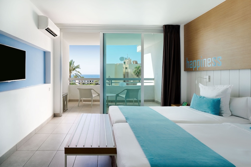 Akeah Broncemar — Hotel rooms in Playa del Ingles, Canary Islands