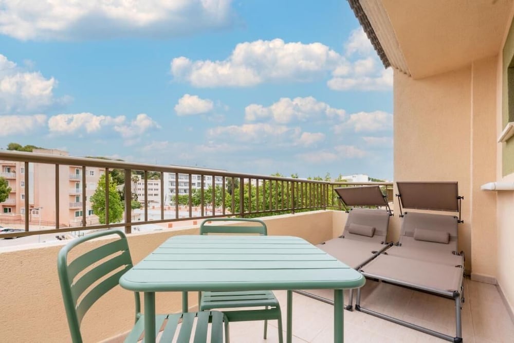 Guya Wave Hotel — Hotel rooms in Cala Ratjada, Balearic Islands