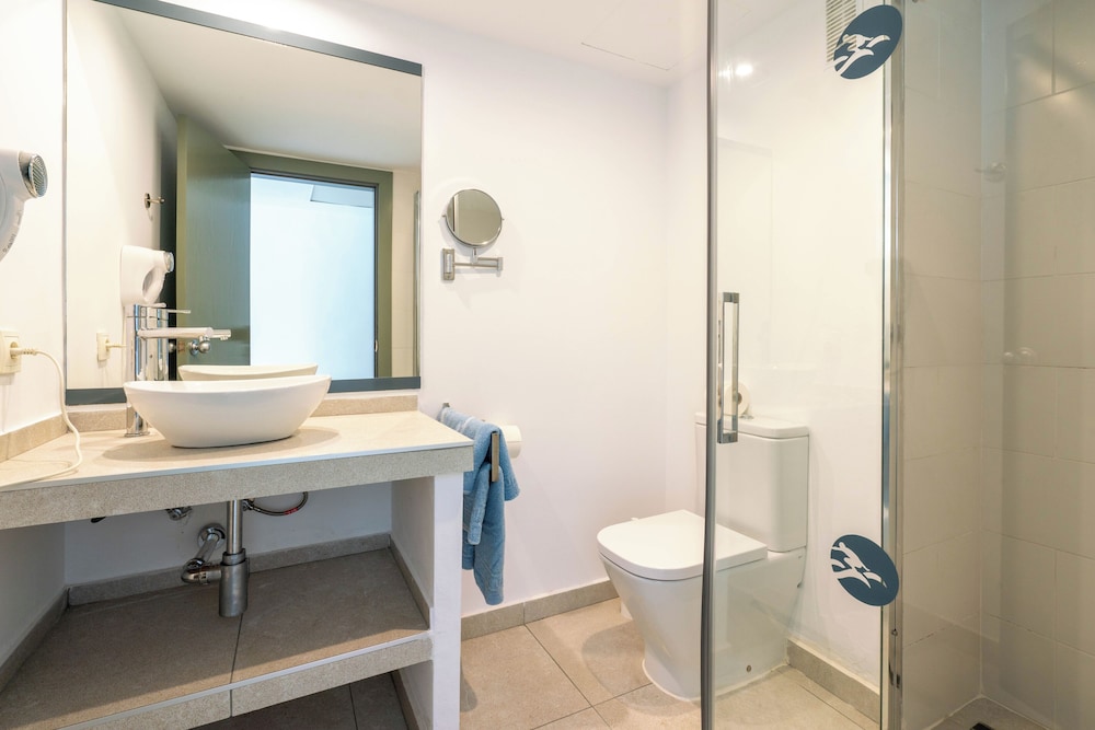 Guya Wave Hotel — Hotel rooms in Cala Ratjada, Balearic Islands