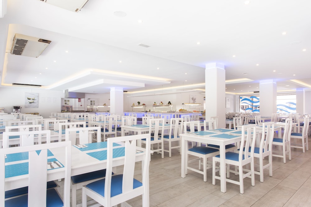 Guya Wave Hotel — Restaurant & bars in Cala Ratjada, Balearic Islands