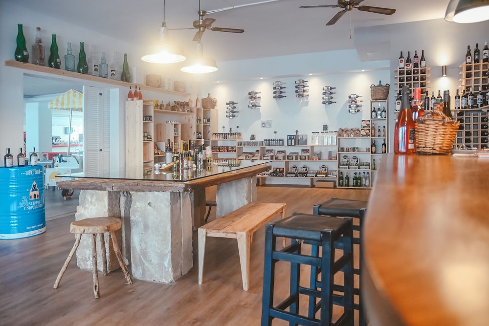 Guya Wave Hotel — Restaurant & bars in Cala Ratjada, Balearic Islands