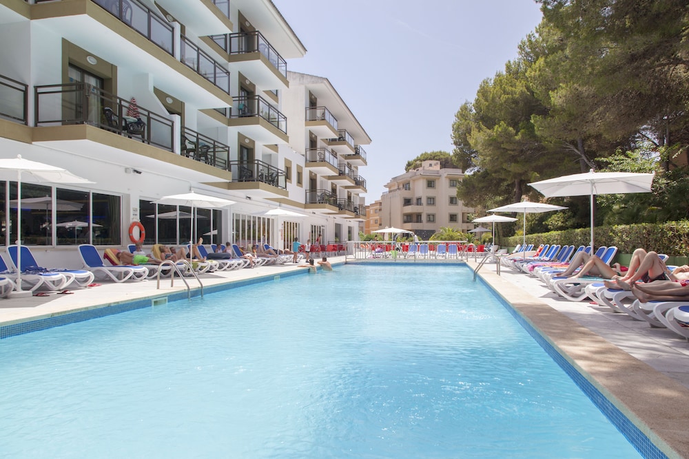 Guya Wave Hotel — Swimming pool in Cala Ratjada, Balearic Islands