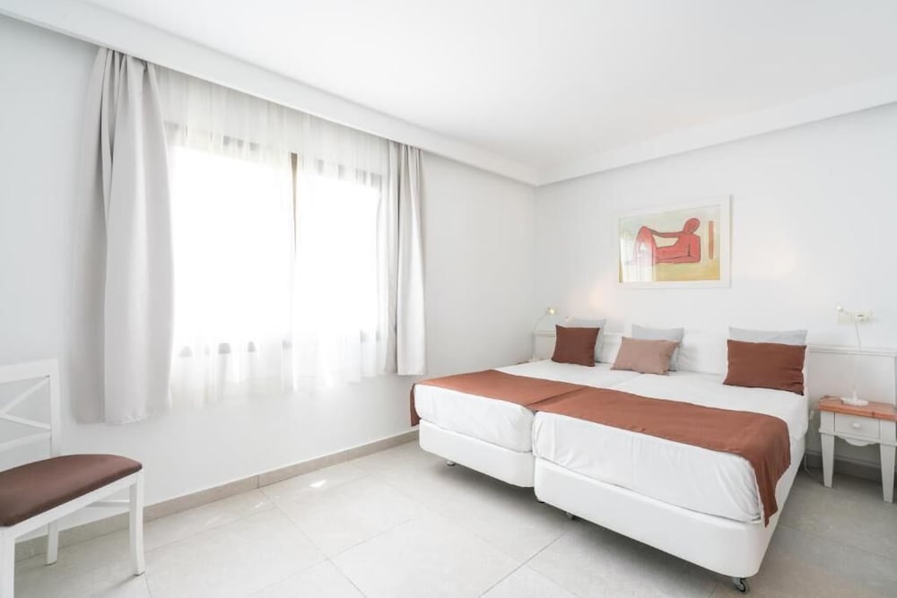Guya Wave Hotel — Hotel rooms in Cala Ratjada, Balearic Islands
