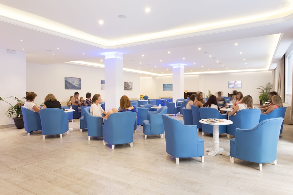 Guya Wave Hotel — Restaurant & bars in Cala Ratjada, Balearic Islands