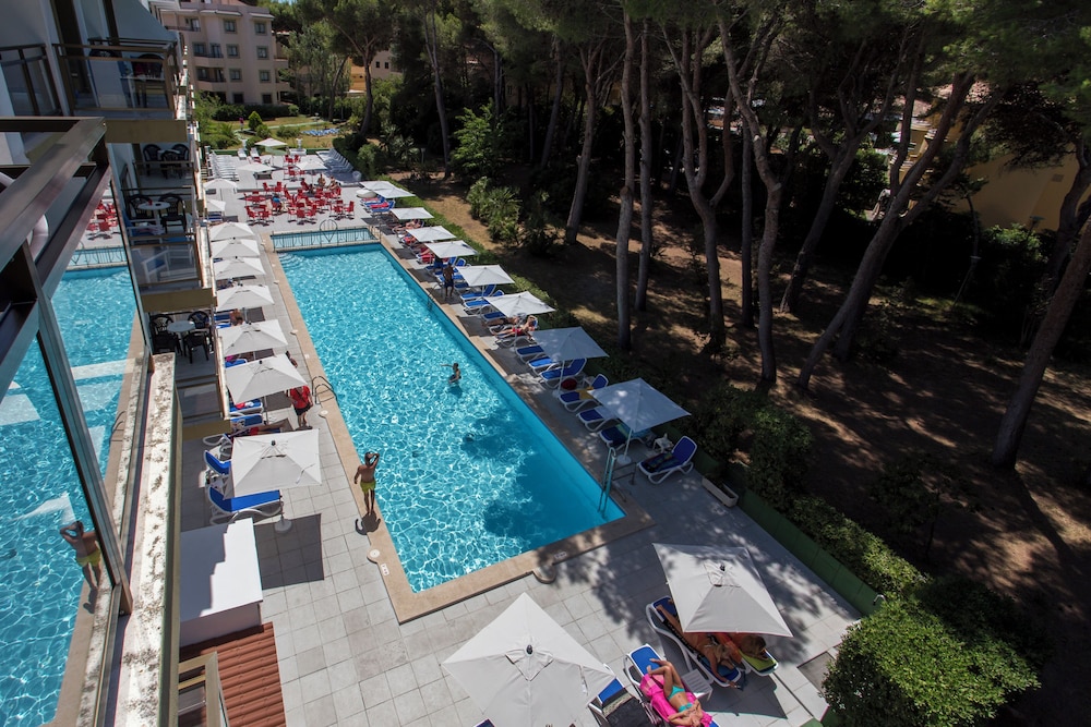 Guya Wave Hotel — Swimming pool in Cala Ratjada, Balearic Islands