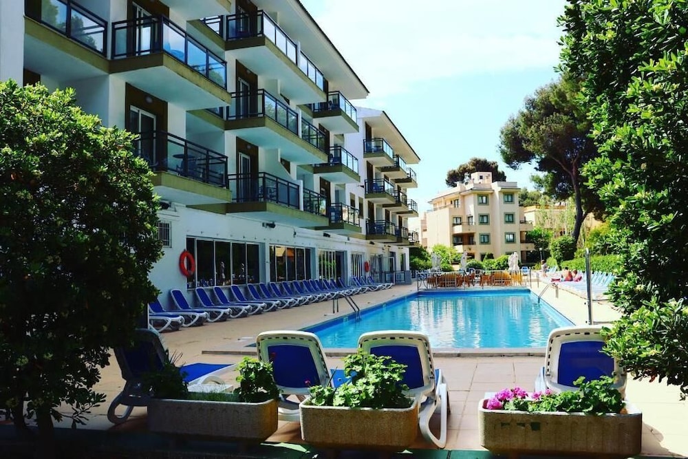Guya Wave Hotel — Swimming pool in Cala Ratjada, Balearic Islands